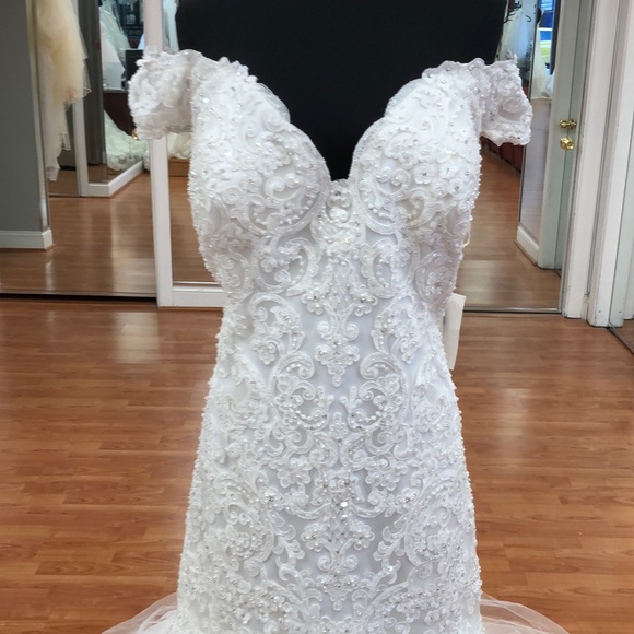 Ivory wedding gown with sequins, faux pearls - Picture 2 of 8